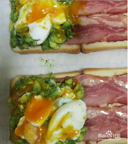 牛油果培根溏心蛋三明治的做法
