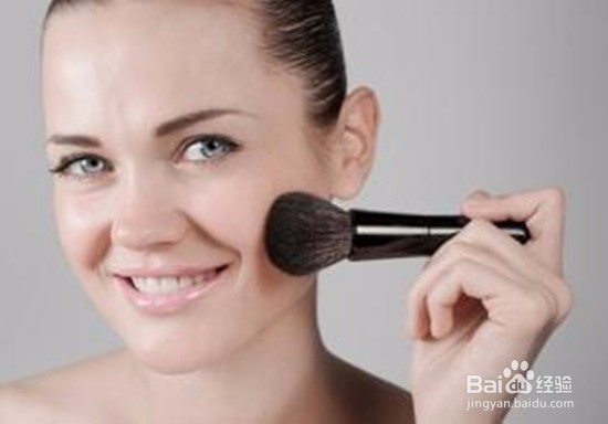 四步拥有滋润底妆，实用化妆技巧分享