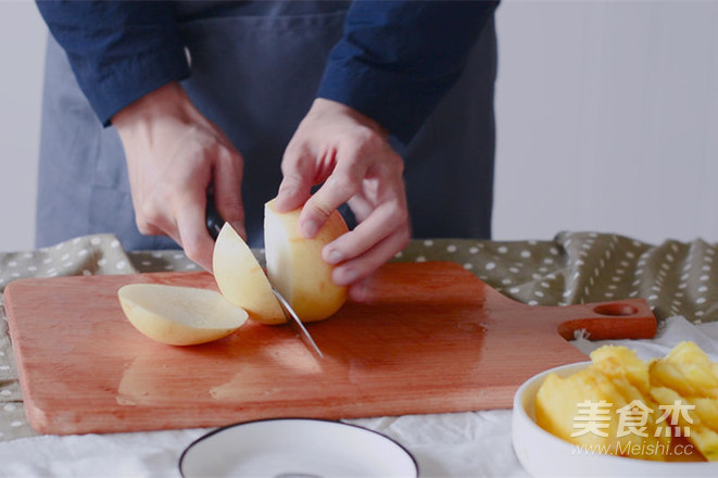 深秋一杯雪梨菠萝汁