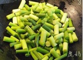 很稀奇的大胖子甜蒜苔---甜蒜苔炒鸡丁