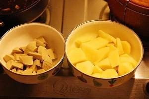 怎么做辣酱土豆烧排骨