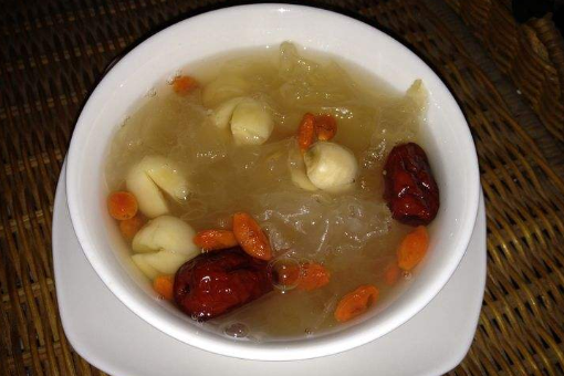 春天怎么吃银耳