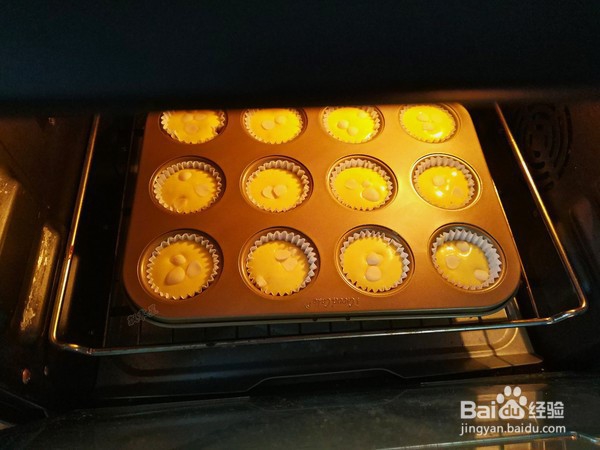 制作好吃的迷你杏仁小蛋糕