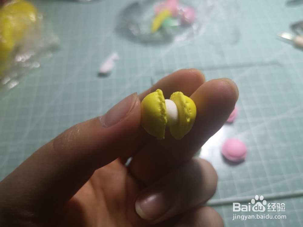 手工制作的马卡龙耳坠