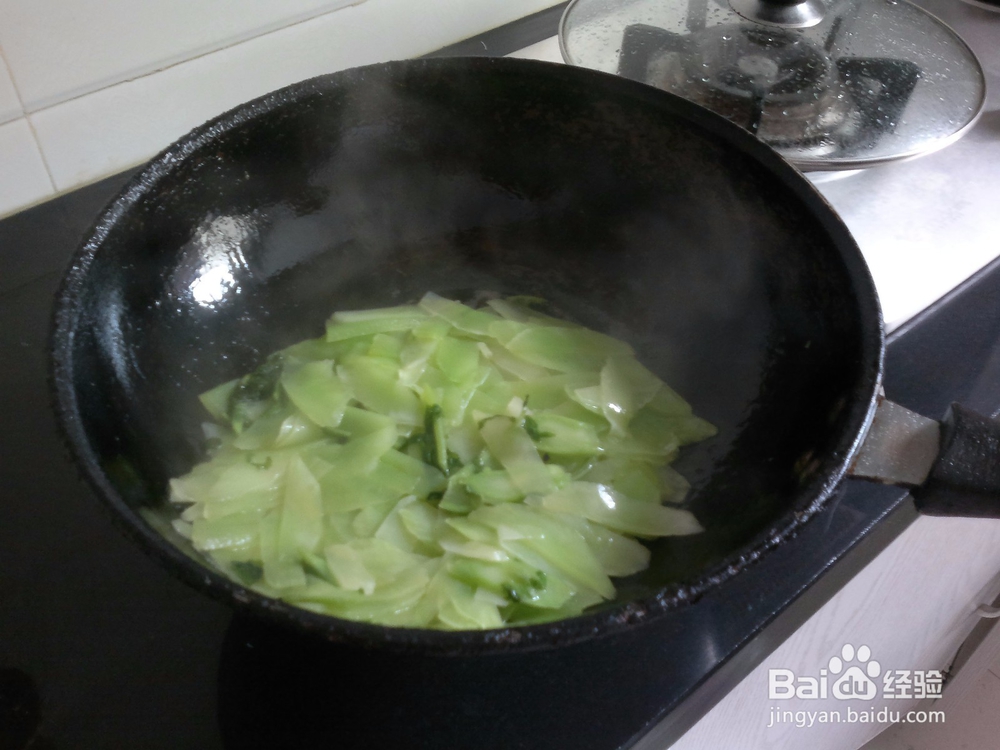 开春应季菜清炒莴笋片的做法