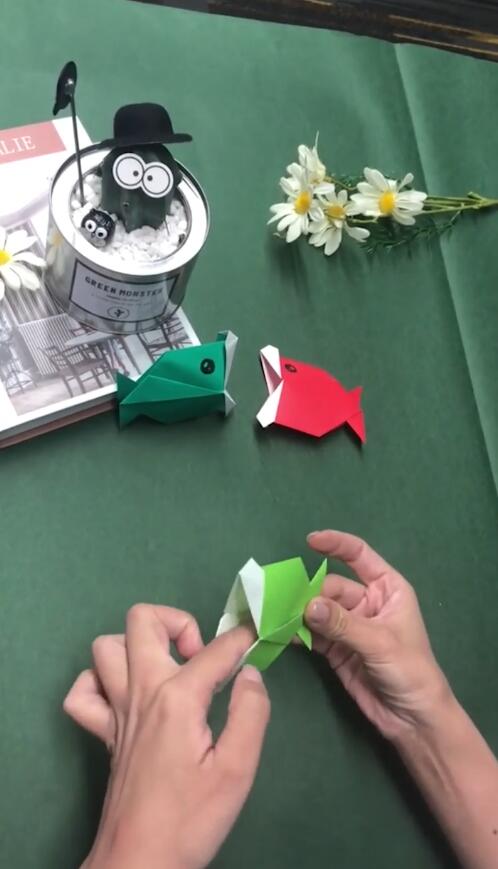 红鲤鱼与绿鲤鱼怎么折