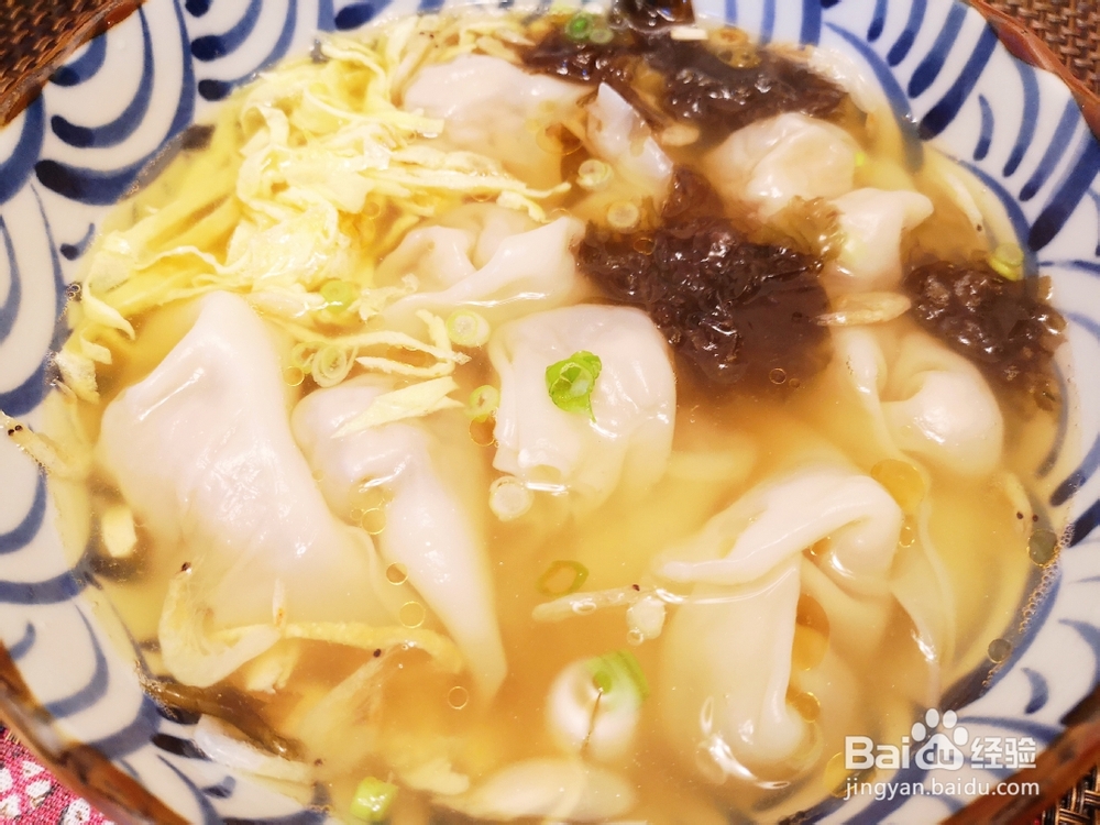 细腻美味的鸡丝鲜肉馄饨