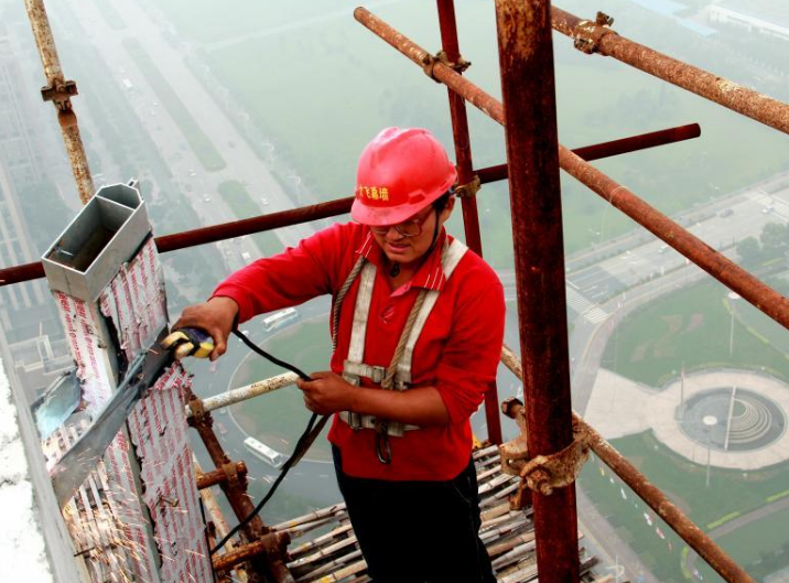 建筑工地多高必须佩戴安全带