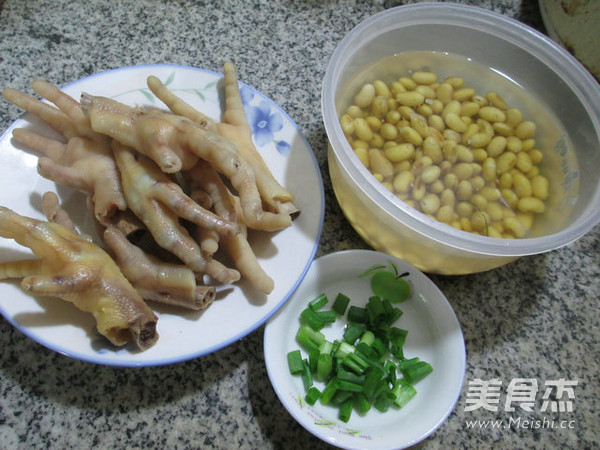鸡爪黄豆汤的做法
