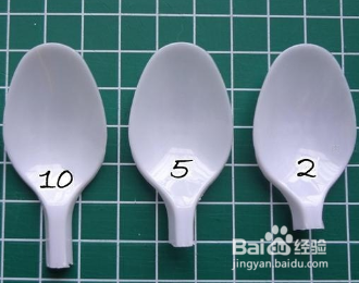 用一次性勺子自制一幅超美胸花的手绘