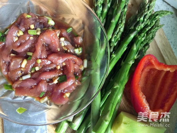 芦笋肉丝的做法