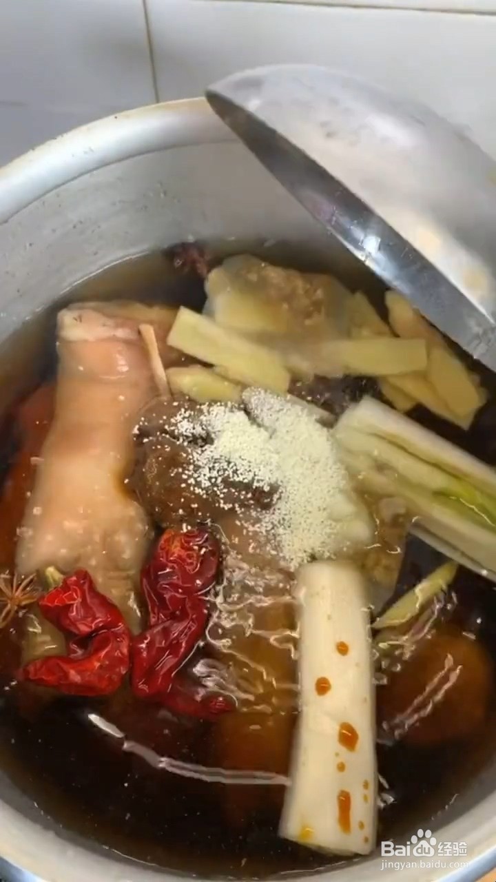 如何制作美味的家常酱猪蹄