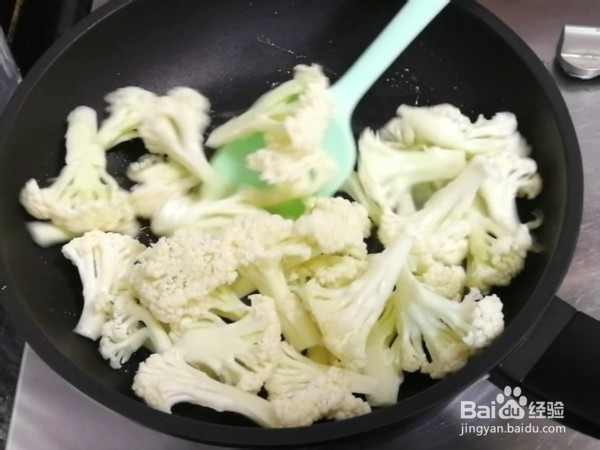 西红柿焖菜花的做法