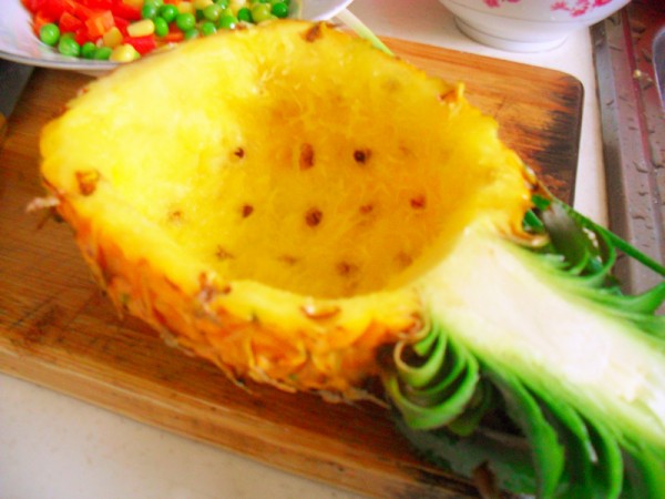 青豆虾仁菠萝盅