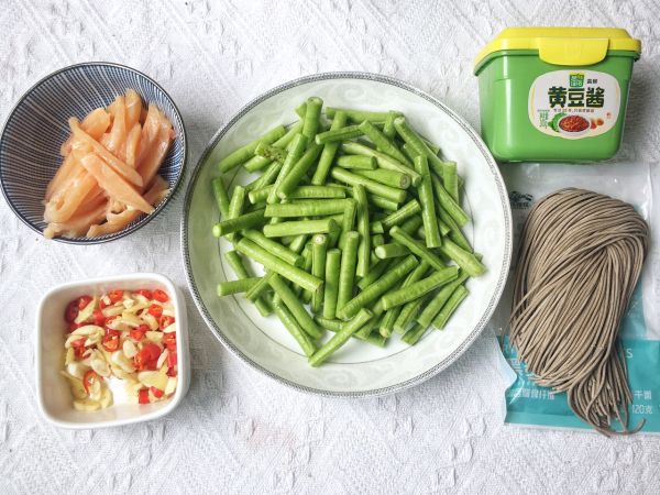 豆角鸡胸肉焖荞麦面