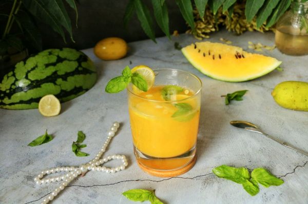 黄西瓜柠檬薄荷饮