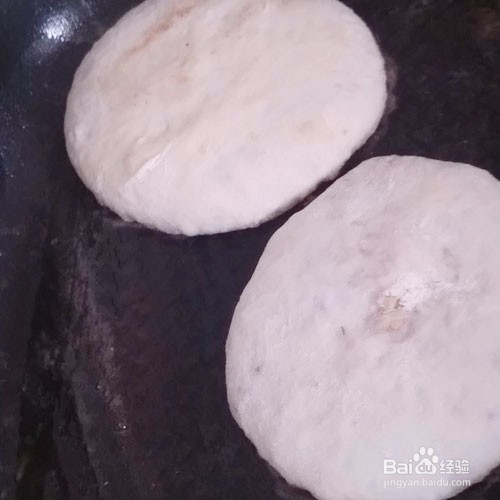 馅饼的家常做法之香干芹菜饼