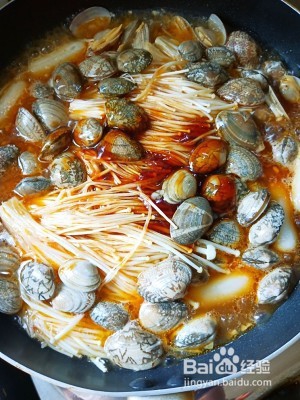 金针菇粉丝煮蛤蜊
