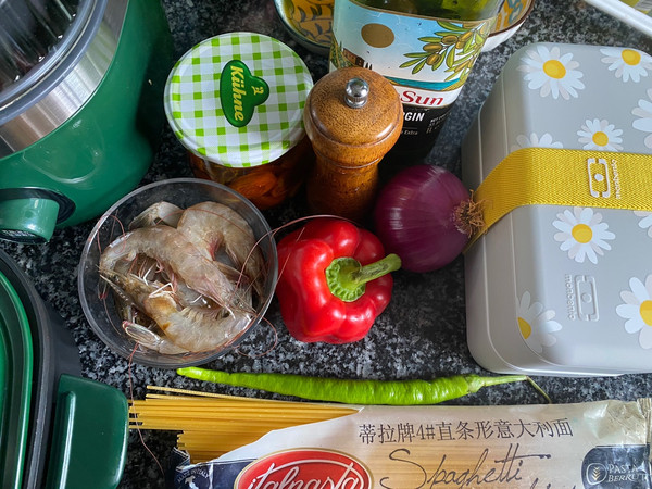 野餐便当虾仁意面