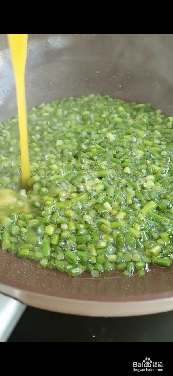 蒜苔炒鸡蛋的做法