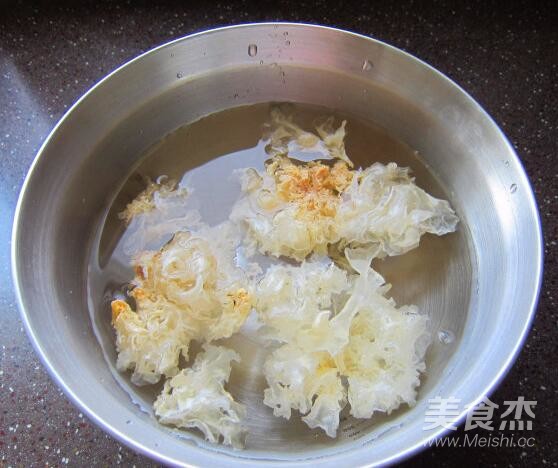 银耳枸杞南瓜盅