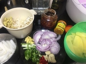 家常泡椒酸汤田鸡