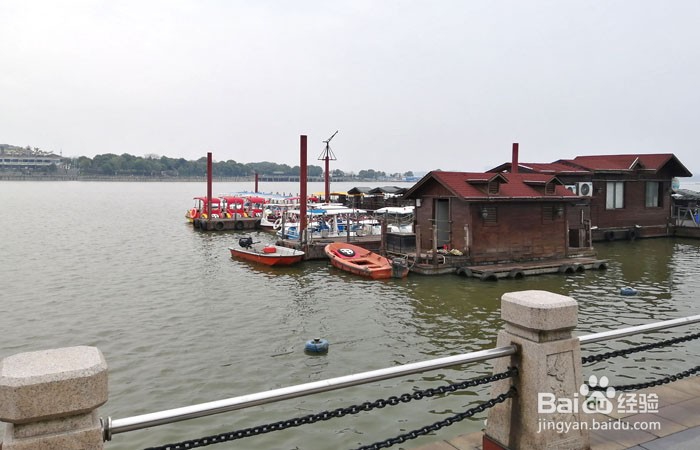 <b>如何参观岳阳南湖公园的游船码头</b>