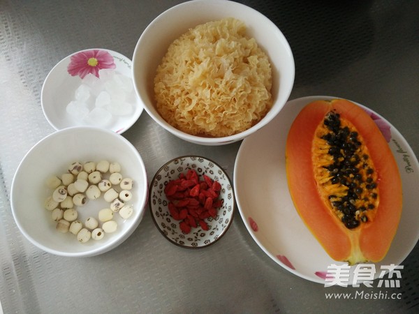 木瓜莲子银耳羹