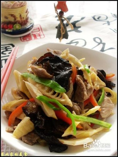 冬季不妨多吃点笋减肥润肺两不误木耳笋片炒肉