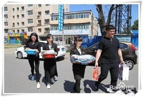 同事的父母病了，我怎么办？