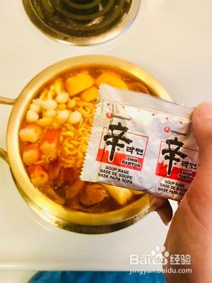 教你制作美味的辣年糕火锅