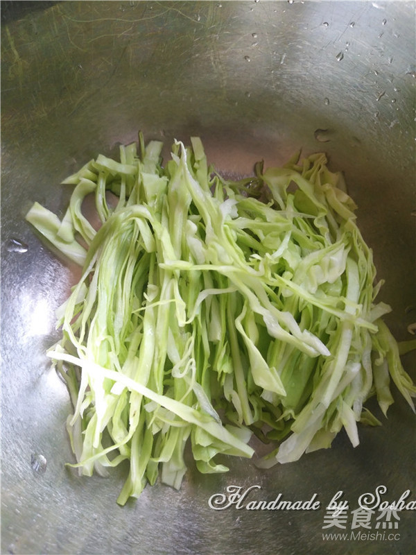 虾仁鸡蛋卷心菜沙拉