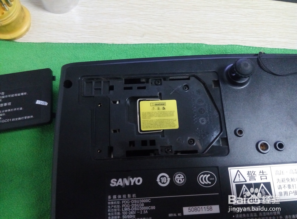 投影仪拆机教程，三洋SANYO PDG-DSU30
