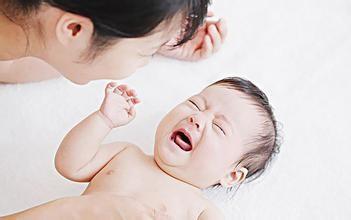 育儿问答:宝宝什么时候给断夜奶最合适?