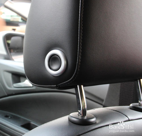 怎么把座椅头枕降下去