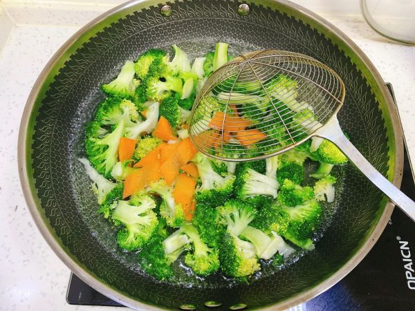 蒜蓉西兰花炒虾仁