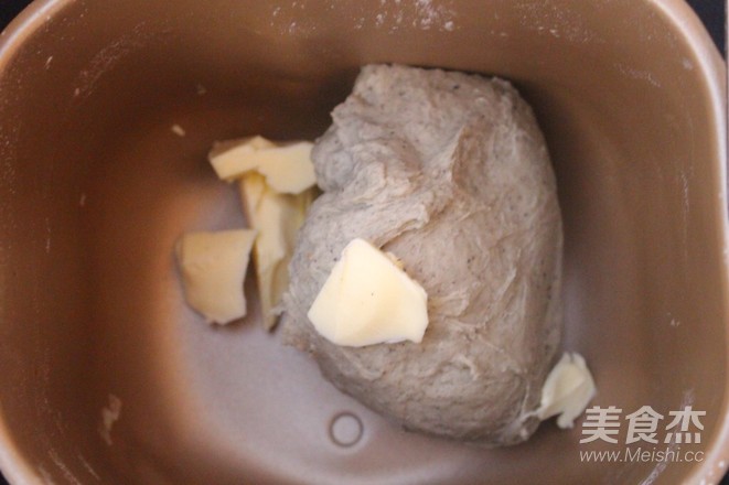 蜂蜜黑芝麻面包