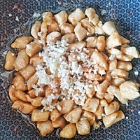 减脂餐黄瓜炒鸡丁好吃不胖