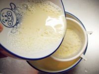 香滑牛奶炖鸡蛋羹