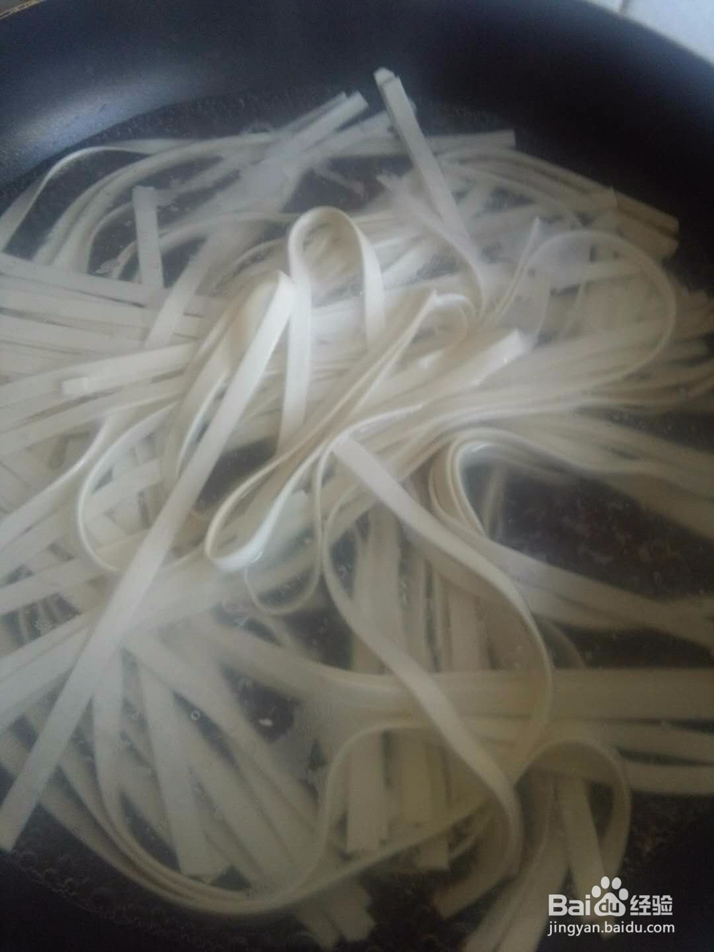 蒜香清汤面的做法