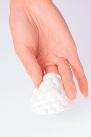 正确清洁脸部肌肤图解法