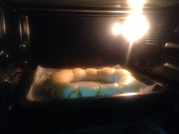 芝士肉馅花环包