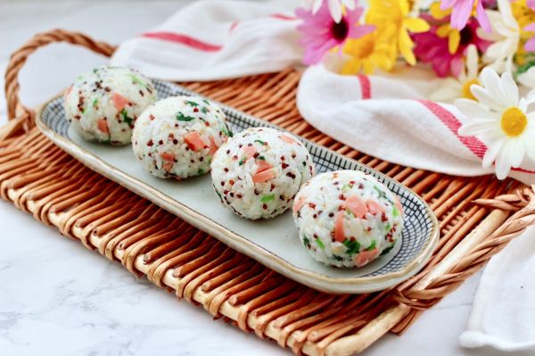 三色藜麦青菜饭团