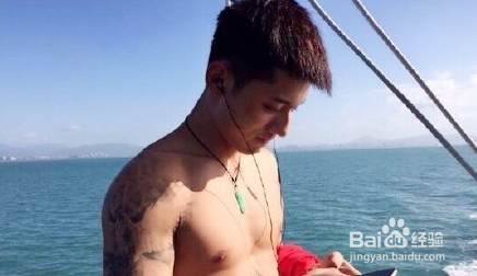 张继科脚伤未愈，除了健身运动其余一概不约~