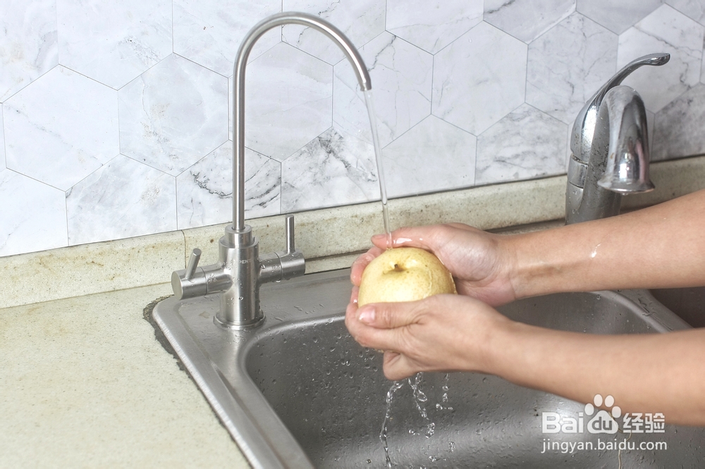 入口即化的海底椰无花果雪梨汤