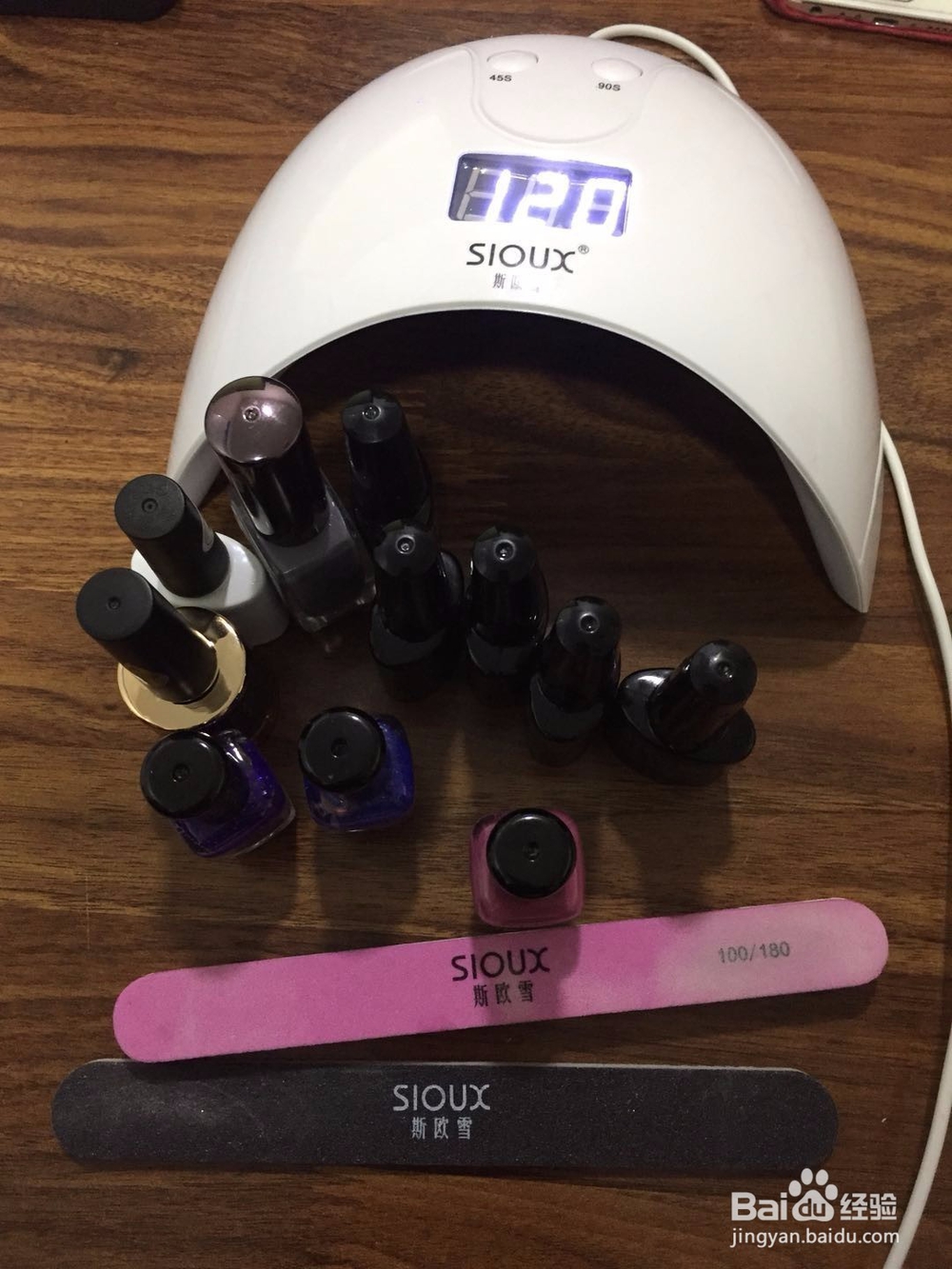 如何自己在家做蔻丹美甲