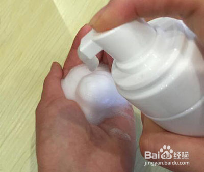 洗面奶洗完脸干燥紧绷怎么办