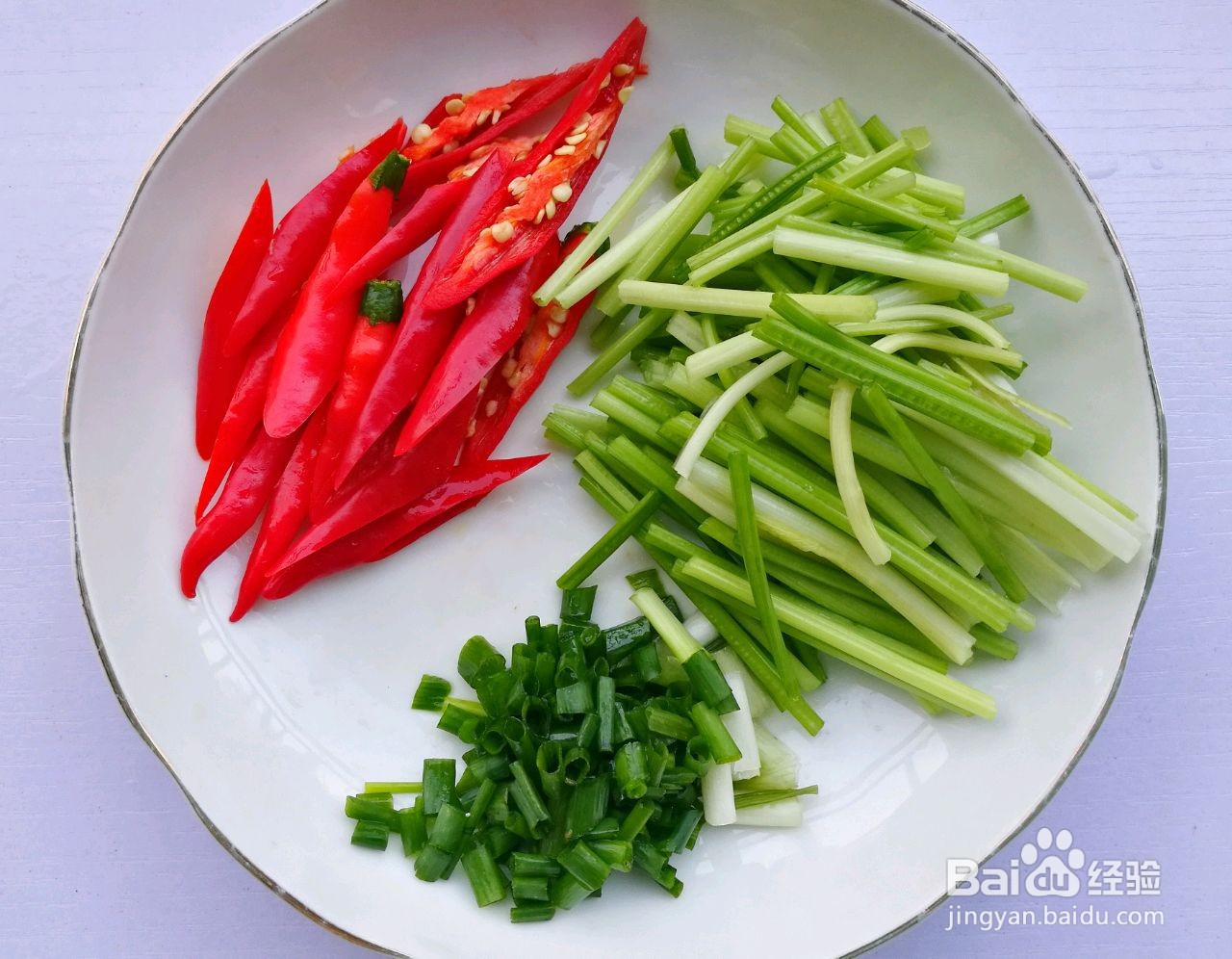 芹菜炒香干的做法