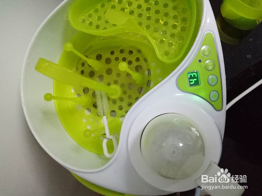 如何使用温奶消毒二合一的温奶器