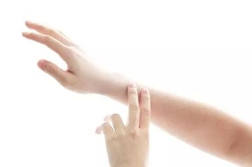 冬天皮肤干燥该怎么办